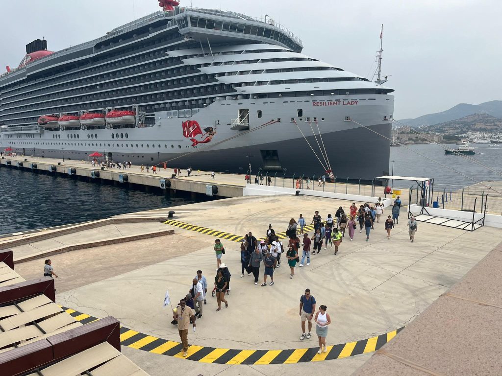 Bodrum kruvaziyer Resilient Lady kruvaziyer Bodrum Resilient Lady kruvaziyer gemisi Bodrum