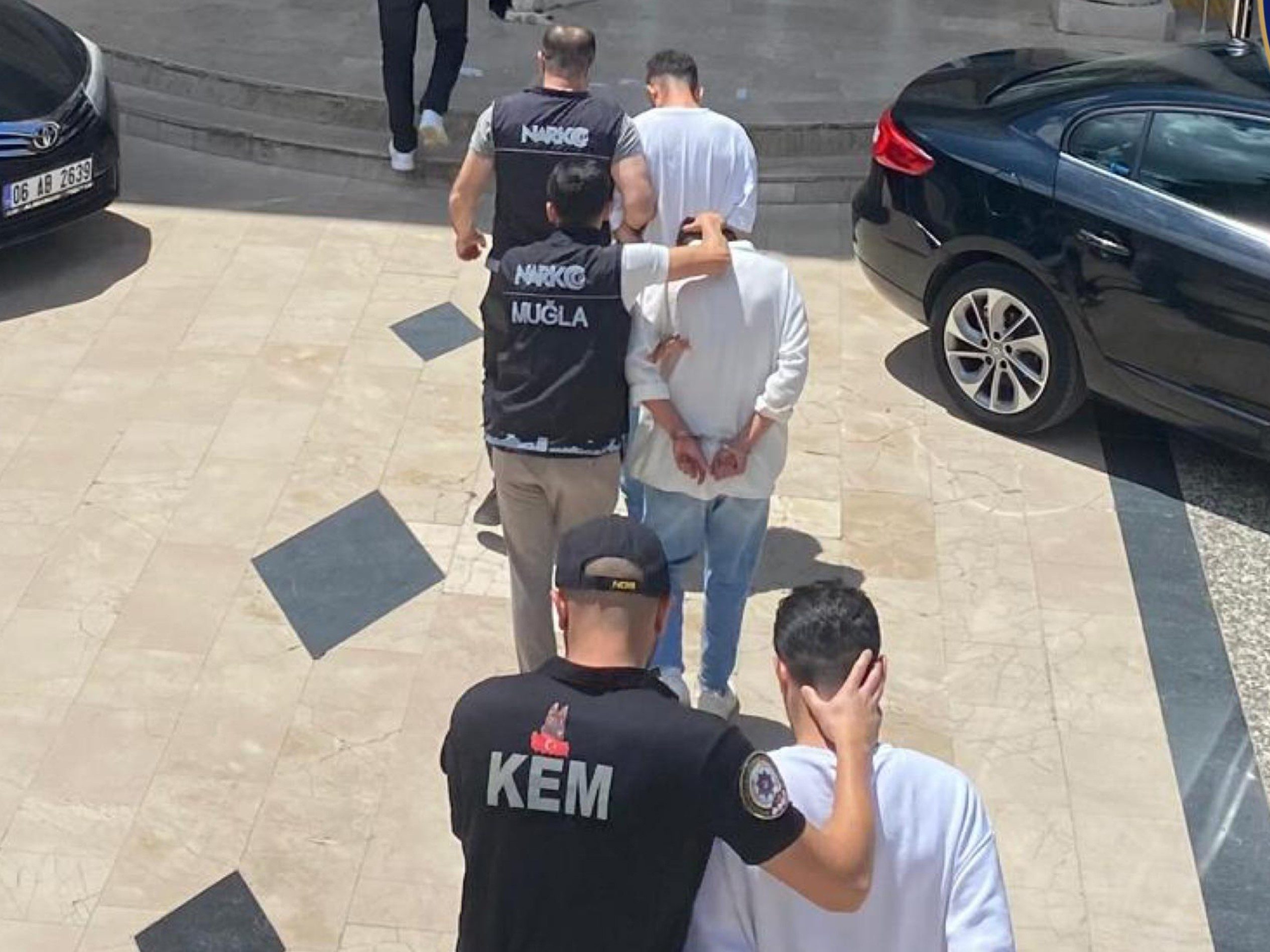 Muğla uyuşturucu operasyonu Muğla'nın altı ilçesinde  Muğla'da uyuşturucu operasyonu Muğla altı ilçesinde uyuşturucu operasyonu