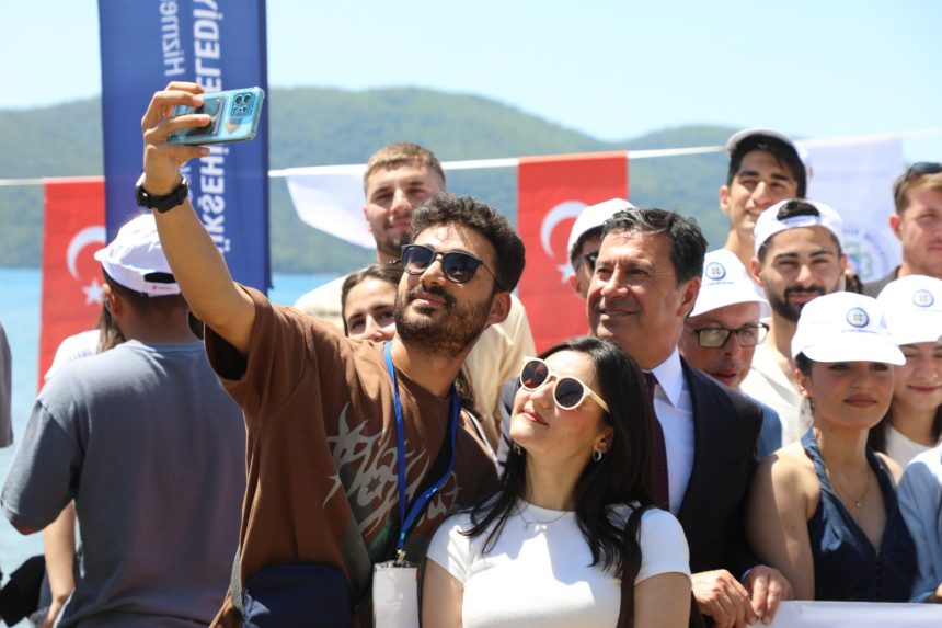 Ahmet Aras, 19 mayıs