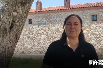 İkizköy Muhtarı Nejla Işık’a, afiş astığı iddiasıyla kesilen para cezası