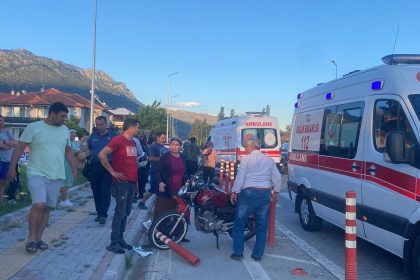 Köyceğiz’de trafik kazası, otomobil ile motosiklet çarpıştı