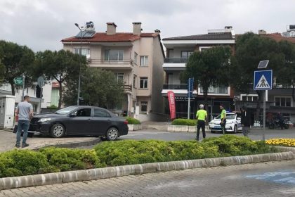Menteşe’de otomobil sürücüsü seyir halindeyken kalp krizi geçirdi, Menteşe'de trafik kazası, kalp krizi geçirmesi üzerine kaza yaptı
