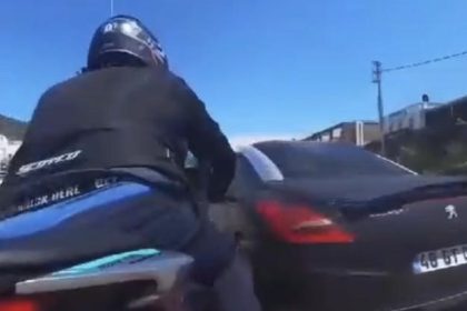 Bodrum’da motosiklet kazası, araçları sollayarak giden motosikletle, kontrolsüz şekilde şerit değiştiren otomobil