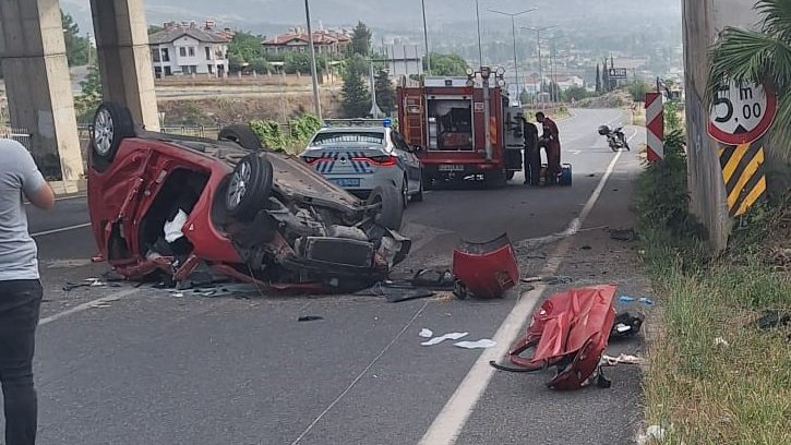 Muğla’da kontrolden çıkan otomobil, Muğla’da trafik kazası, otomobilin takla attığı kazada