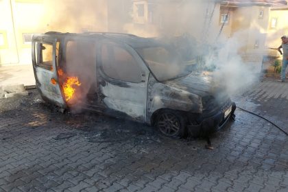 Marmaris’te bir kişinin kendi evini yaktığı, bir kişinin kendi otomobilini yaktığı