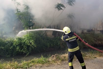 Ortaca’da evde yangın çıktı, hediyelik eşya üretimi yapılan tek katlı evde