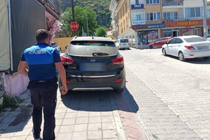 Fethiye'de zabıta ekiplerinden trafik denetimi, Zabıta Müdürlüğü ekipleri denetimler gerçekleştirdi