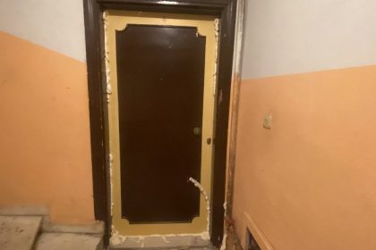 marmaris kiracı marmaris ev sahibi silikon tartışması marmaris kiracı kapıya silikon