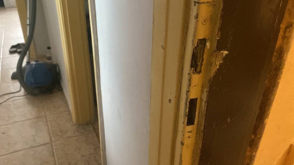 marmaris kiracı marmaris ev sahibi silikon tartışması marmaris kiracı kapıya silikon