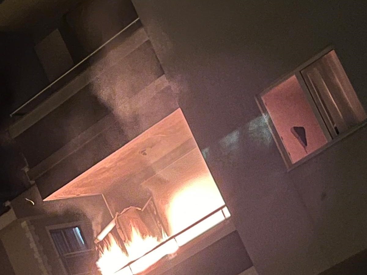 Menteşe'de balkon yangını menteşe yangın Menteşe'de balkon yandı