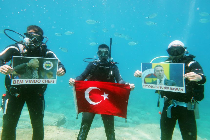 Fethiye fenerbahçe Fethiye dalgıçlar Jose Mourinho fethiye dalgıçlar ali koç Fethiye'de dalgıçlardan fenerbahçe destek Fethiye'de dalgıçlardan fenerbahçe destek
