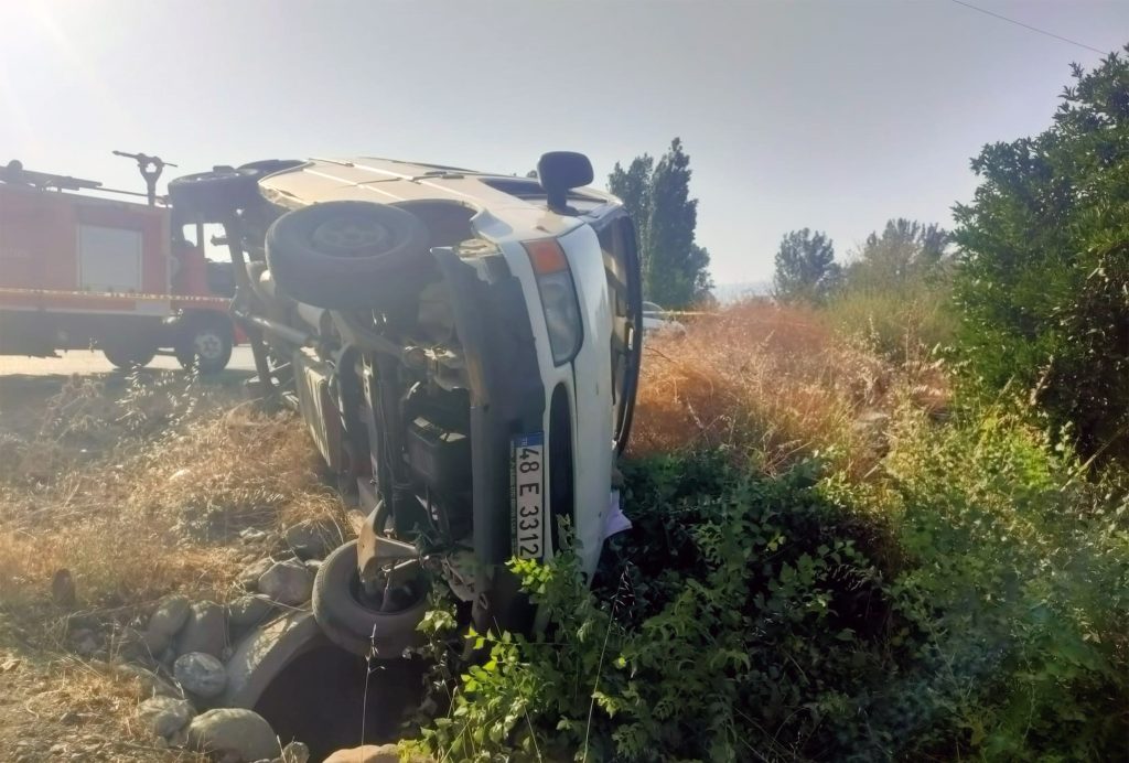 Köyceğiz de araba takla attı köyceğiz kaza köyceğiz trafik kazası takla atan otomobil takla atan otomobil