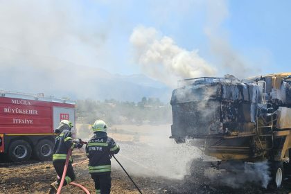 seydikemer biçerdöver seydikemer yangın seydikemer buğday hasadı seydikemer buğday tarlası yandı seydikemer biçerdöver yangını