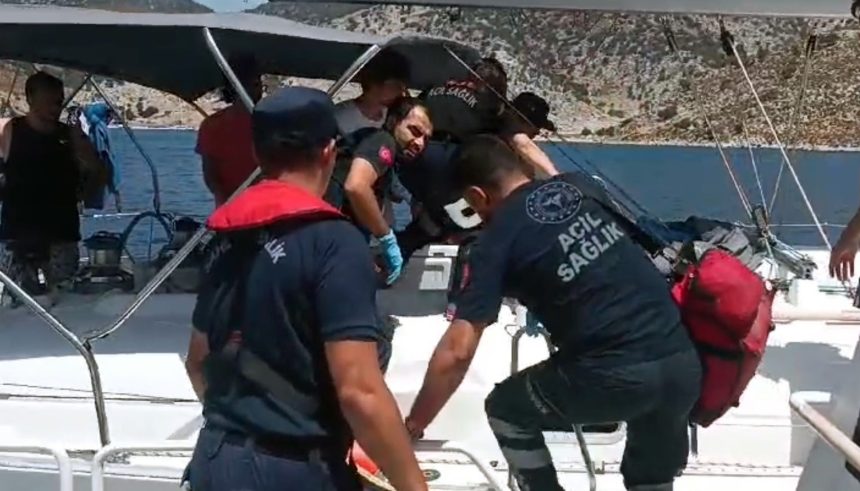 Marmaris teknede rahatsızlanan yurttaşa, rahatsızlanan yurttaşın tıbbi tahliyesi