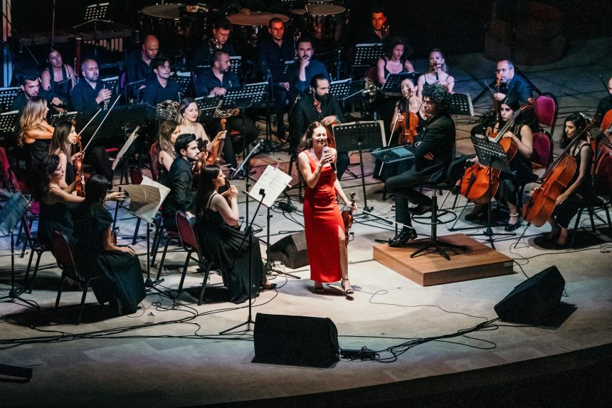 Esther Abrami marmaris konseri Marmaris Belediyesi Muğla Büyükşehir Belediyesi Muğla Büyükşehir Belediyesi Orkestrası Esther Abrami Can Okan Marmaris Amfi Tiyatro konser