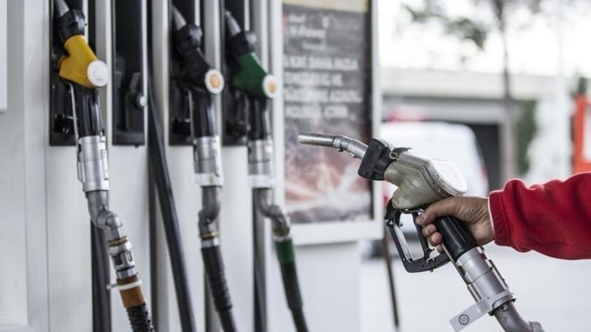 Benzin ve motorine gelmesi beklenen zam, zam ertelendi, fiyatını etkilemeye devam ediyor