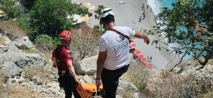 Kelebekler Vadisi’nden düşen, Kelebekler Vadisi’nin zirvesine çıkan