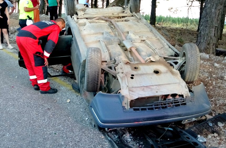 Menteşe’de trafik kazası, gerçekleşen kazada, otomobil takla attı