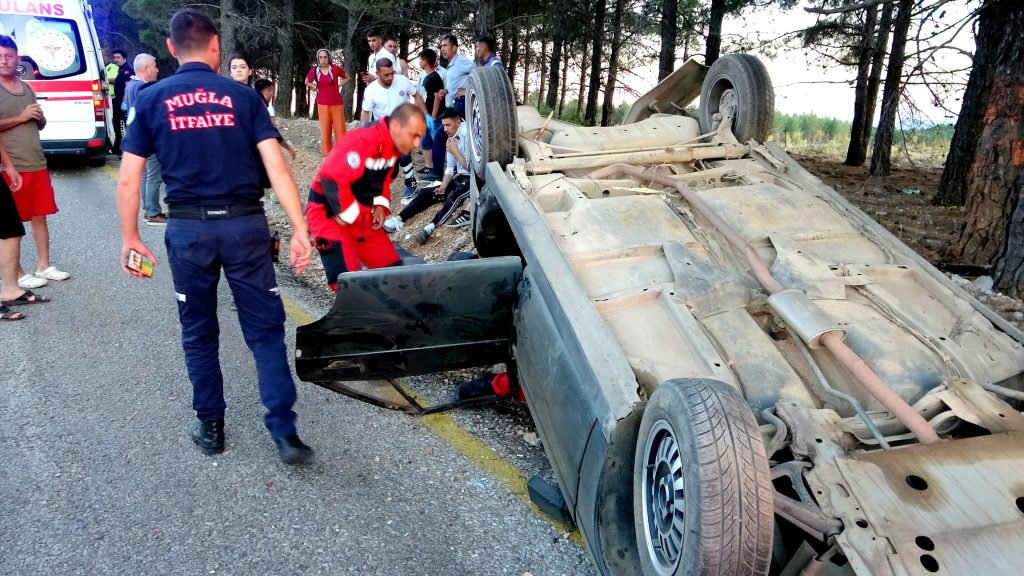 Menteşe’de trafik kazası, gerçekleşen kazada, otomobil takla attı