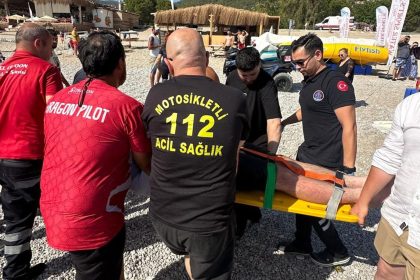 Babadağ’dan tekli atlayış yapan paraşütçü, Babadağ’dan bir paraşütçü tekli atlayış gerçekleştirdi