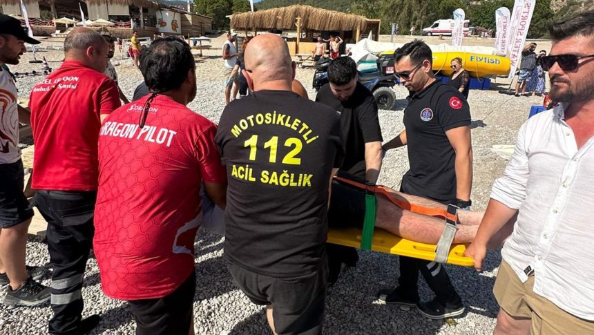 Babadağ’dan tekli atlayış yapan paraşütçü, Babadağ’dan bir paraşütçü tekli atlayış gerçekleştirdi