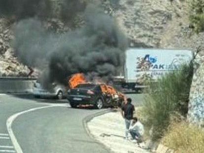 Sakar’da otomobilde çıkan yangın, otomobilde çıkan yangın, yangın meydana geldi
