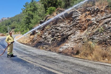 Marmaris’te çıkan yangın, otluk alanda çıkan yangın,