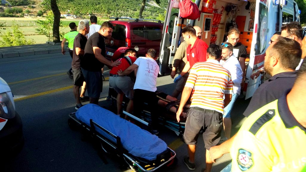otomobil kazası menteşe  menteşe tarlaya uçan otomobil menteşe hamile sürücü menteşe trafik kazası menteşe kaza