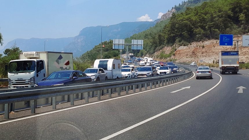 Ula’daki trafik kazasından sonra, tur otobüsü kazası sonrasında