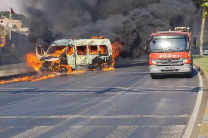 bodrum seyir halindeki bodrum yangın bodrum minibüs yandı bodrum minibüs bodrum minübüs yangını