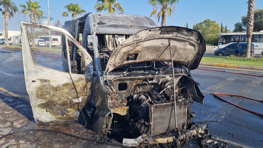 bodrum seyir halindeki bodrum yangın bodrum minibüs yandı bodrum minibüs bodrum minübüs yangını