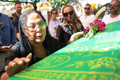 safiye soymanın oğlu safiye soyman oglu öldü mü safiye soyman'ın oğlunun hastalığı safiye soyman'ın oğluna ne oldu safiye soymanin oglunun hastaligi