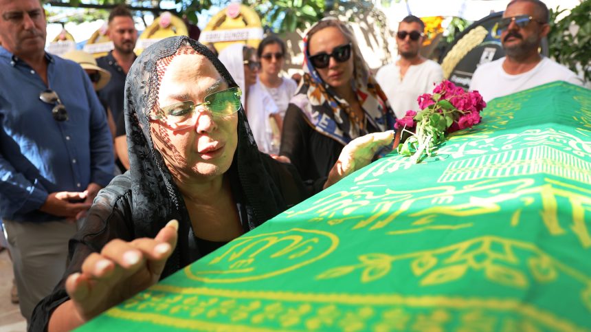 safiye soymanın oğlu safiye soyman oglu öldü mü safiye soyman'ın oğlunun hastalığı safiye soyman'ın oğluna ne oldu safiye soymanin oglunun hastaligi