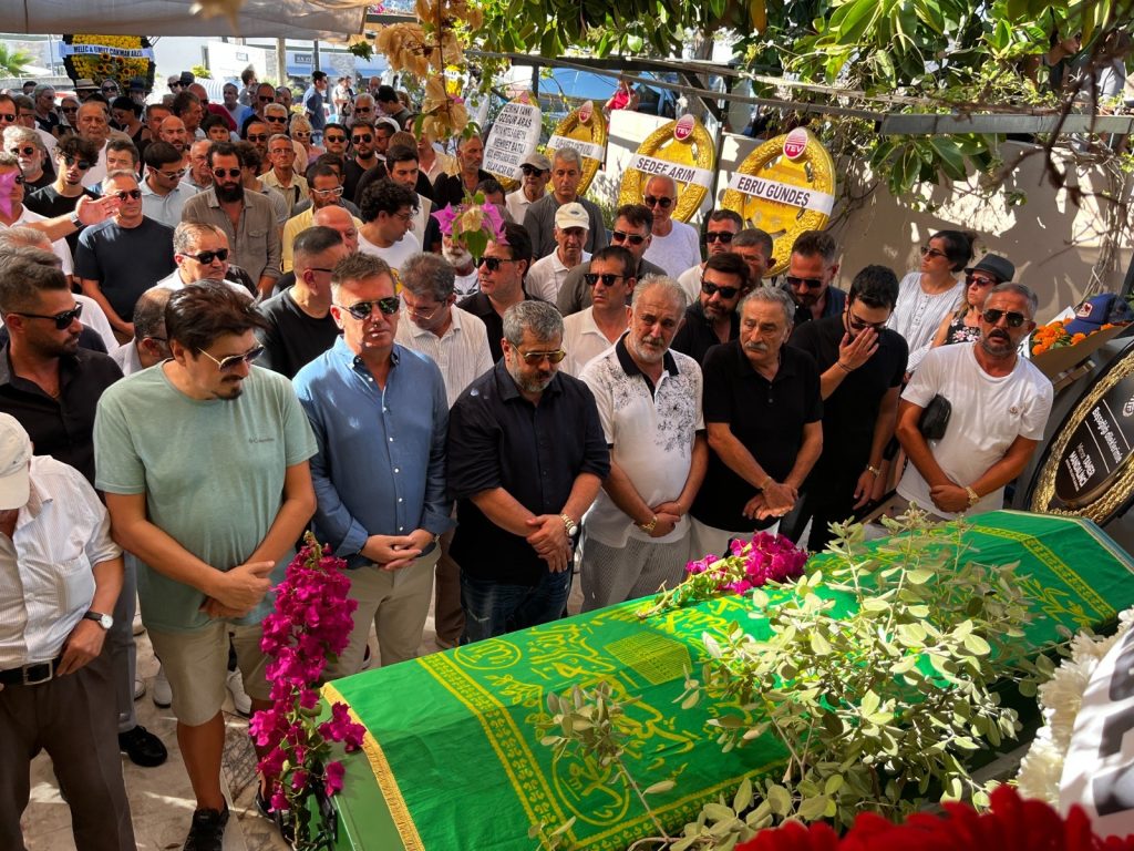 safiye soymanın oğlu safiye soyman oglu öldü mü safiye soyman'ın oğlunun hastalığı safiye soyman'ın oğluna ne oldu safiye soymanin oglunun hastaligi
