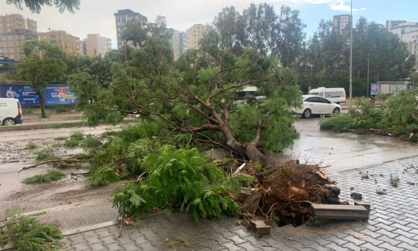 Adana'da fırtına, Adana'da meydana gelen sağanak ve fırtına