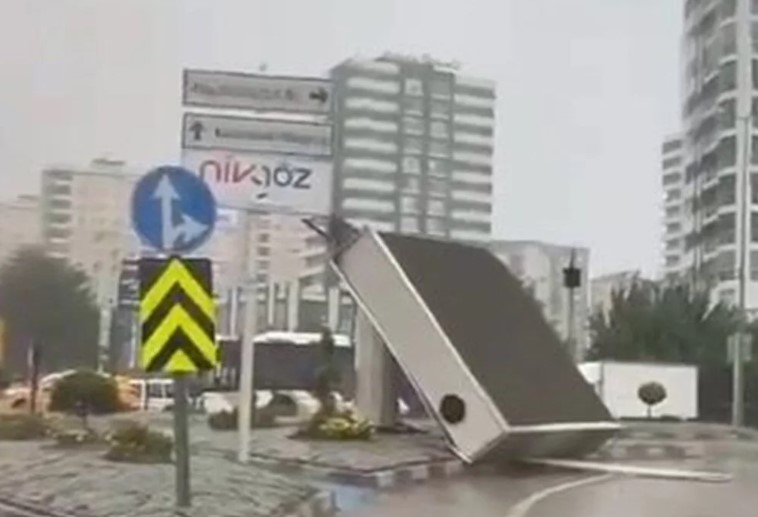 Adana'da fırtına, Adana'da meydana gelen sağanak ve fırtına
