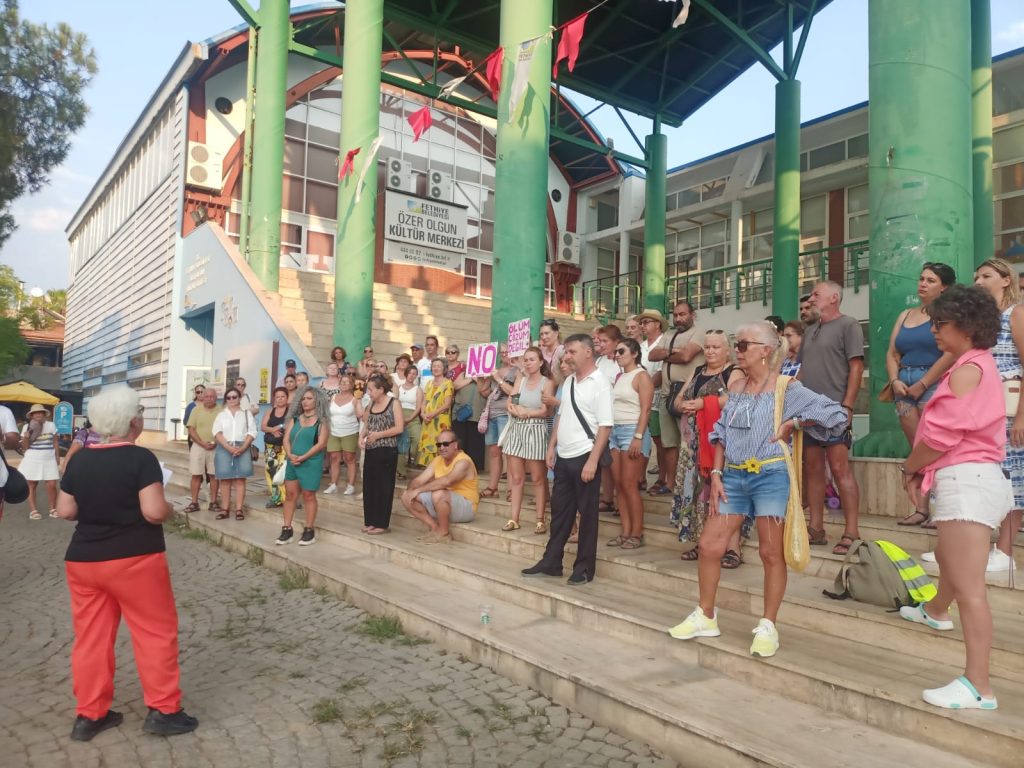 Fethiye Kent Konseyi Fethiye Kent Konseyi hayvan hakları için eylem Hayvanları Koruma Kanunu fethiyede sokak hayvanları için eylem fethiye sokak hayvanları basın açıklaması Fethiye Belediyesi Özer Olgun Kültür Merkezi