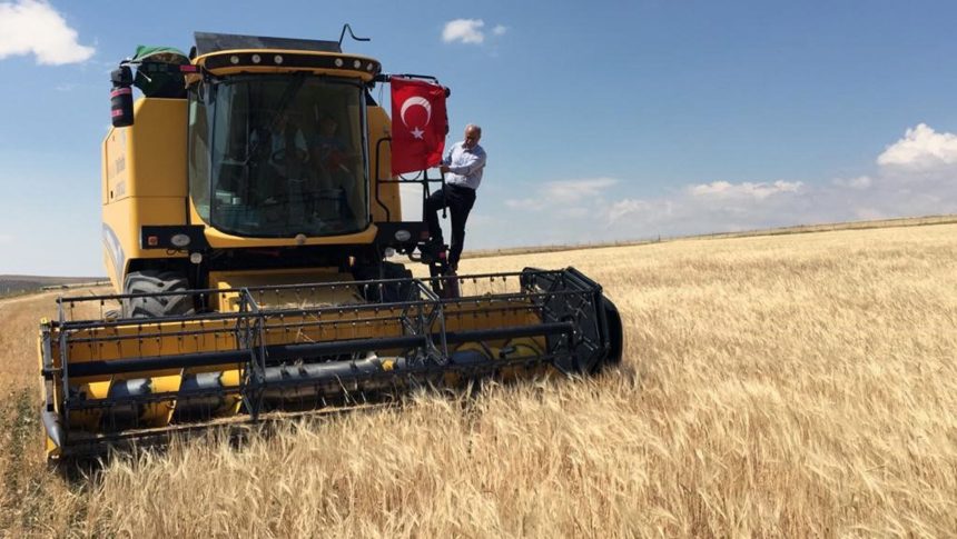 Muğla Valiliği anız yangınlarında, biçerdöver ile ürün hasadı ve anız yangınlarına karşı