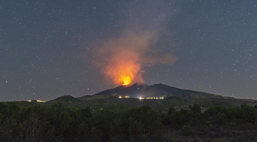 Etna Yanardağı, Sicilya Adası'nda bulunan Etna Yanardağı
