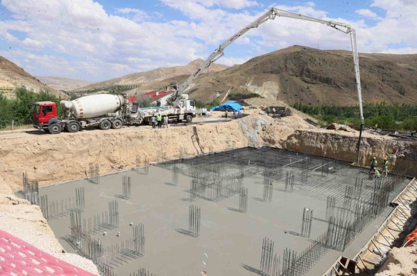 Gürün’de deprem konutlarının temeli atıldı, Sivas’ın Gürün ilçesinde TOKİ, Kahramanmaraş merkezli depremler