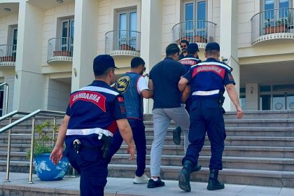 çantasını çaldığı, çantayı çaldığı