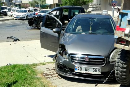 Menteşe’de otomobille kamyonet çarpıştı, trafik kazasında