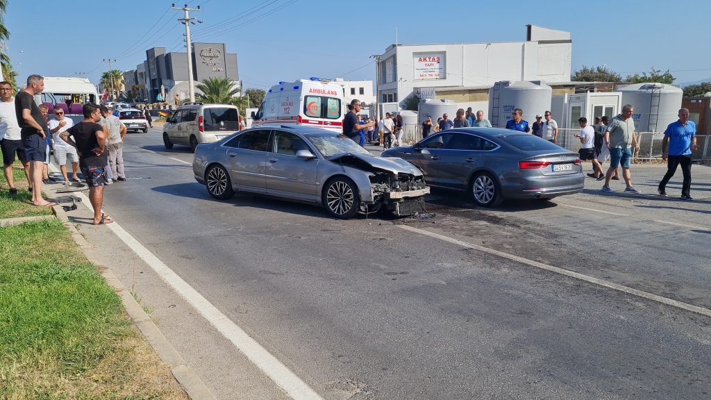Bodrum’da otomobil minibüse çarptı, otomobilin minibüse çarptığı kazada