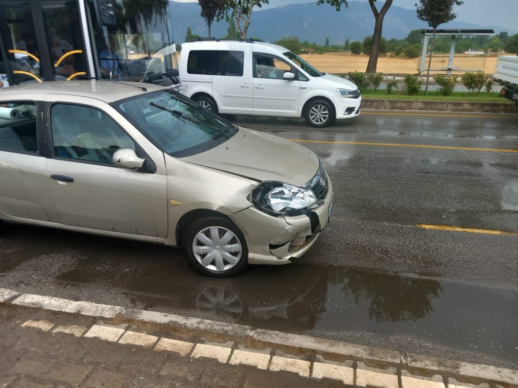 Menteşe’de altı aracın karıştığı zincirleme trafik kazası, zincirleme trafik kazasında