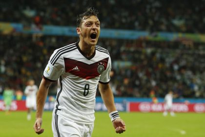 Mesut Özil cami, Mesut Özil, cami temizledi, Mesut Özil cami yardımı, Mesut Özil Üsküdar