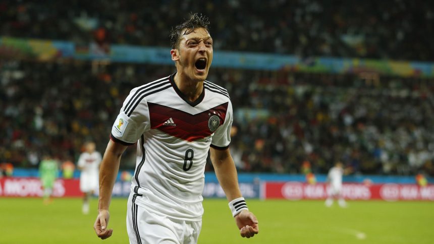 Mesut Özil cami, Mesut Özil, cami temizledi, Mesut Özil cami yardımı, Mesut Özil Üsküdar