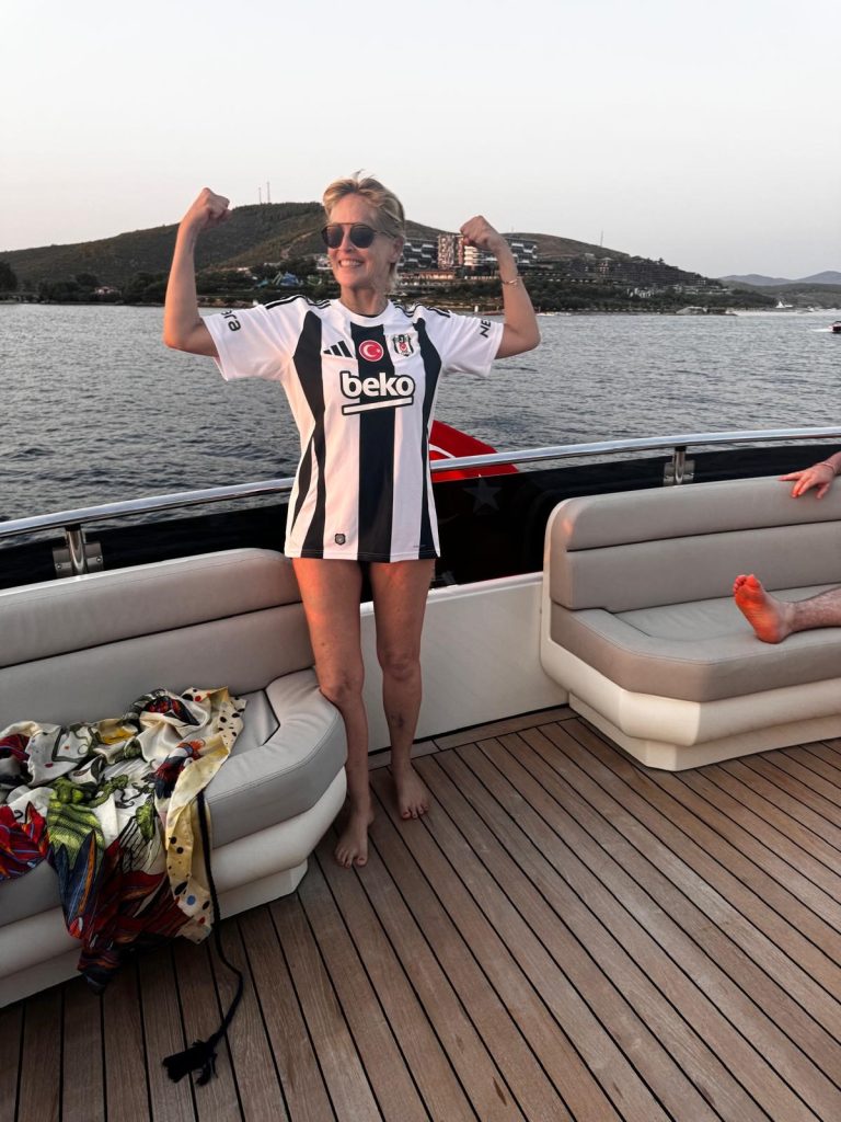 Sharon Stone Sharon Stone beşiktaş Sharon Stone bodrum Sharon Stone beşiktaş forması Sharon Stone bodrumda tatil