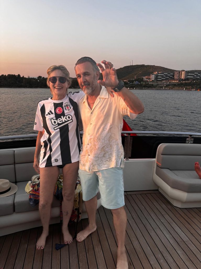 Sharon Stone Sharon Stone beşiktaş Sharon Stone bodrum Sharon Stone beşiktaş forması Sharon Stone bodrumda tatil