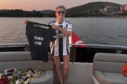 Sharon Stone Sharon Stone beşiktaş Sharon Stone bodrum Sharon Stone beşiktaş forması Sharon Stone bodrumda tatil