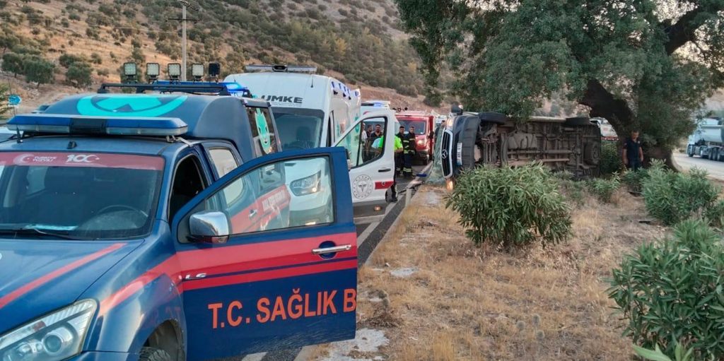 Milas-Bodrum Karayolu Milas kazası milas trafik kazası tır minibüsü takla attı tur minibüsü trafik kazası